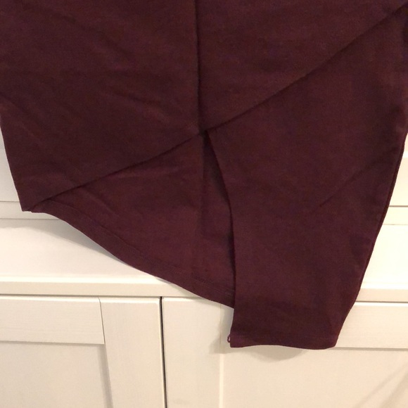 Asymmetrical burgundy skirt - Picture 2 of 2